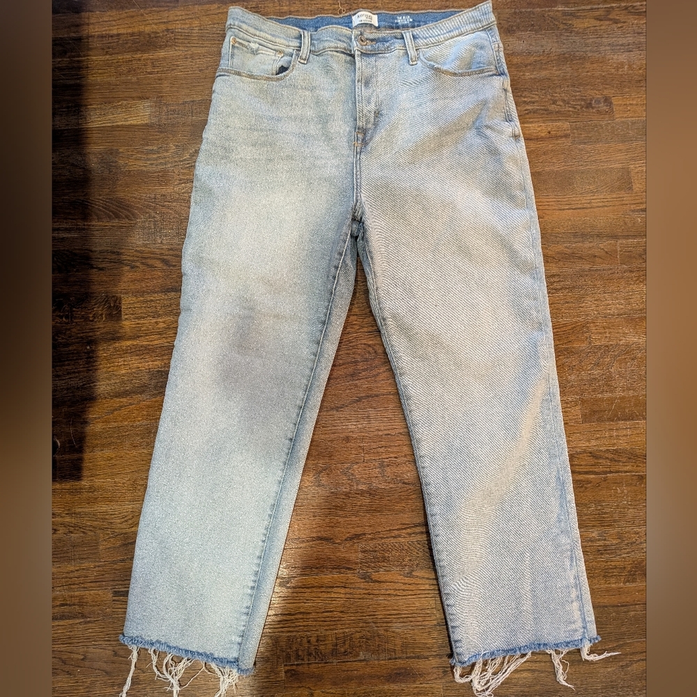 Kensie Light Blue Straight Leg Jeans with Raw Hem Size 14/32